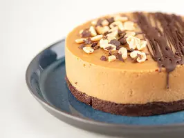 Sirova torta Snickers