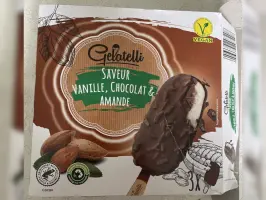 Ice cream vanilla chocolate & almond